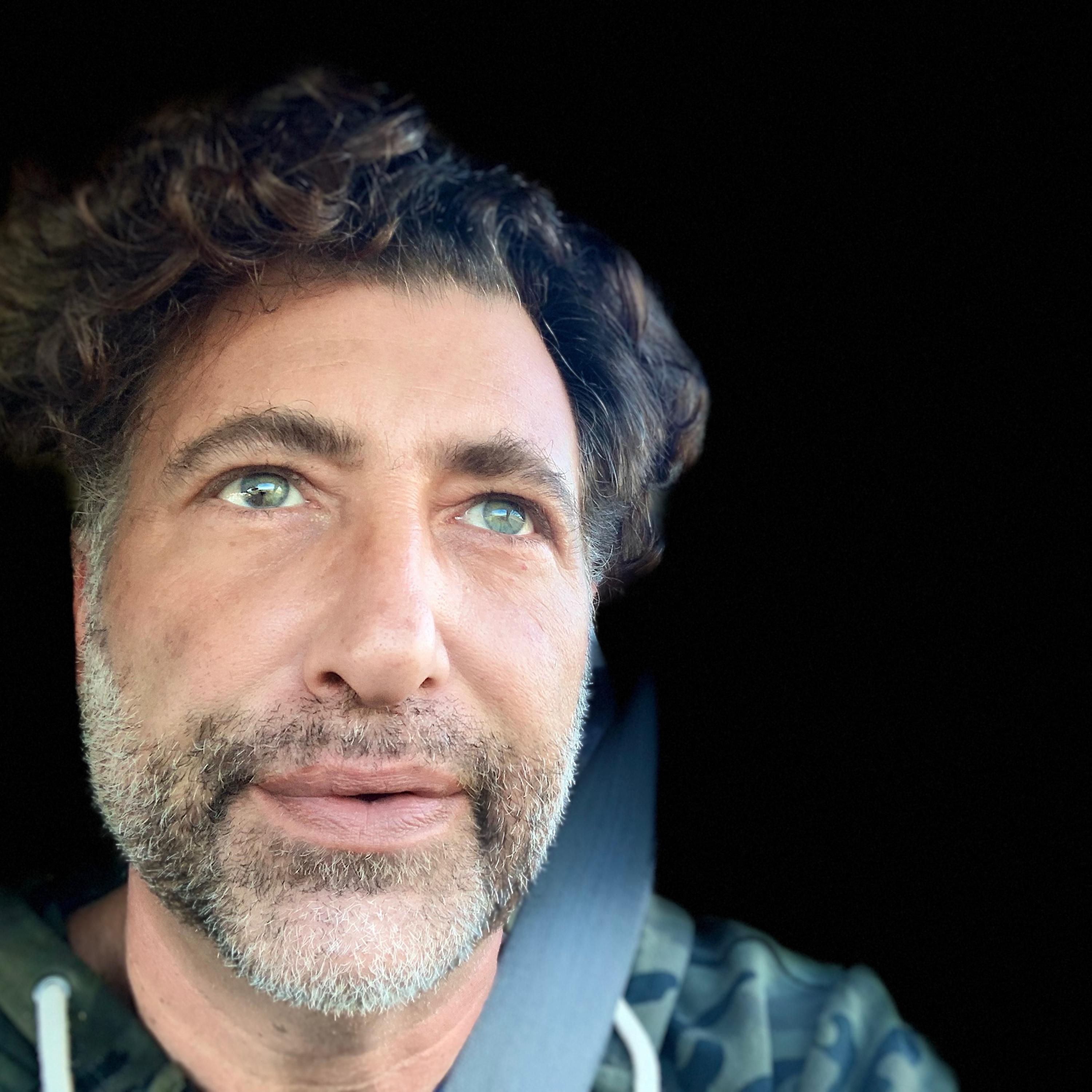 MakenaLanding artwork