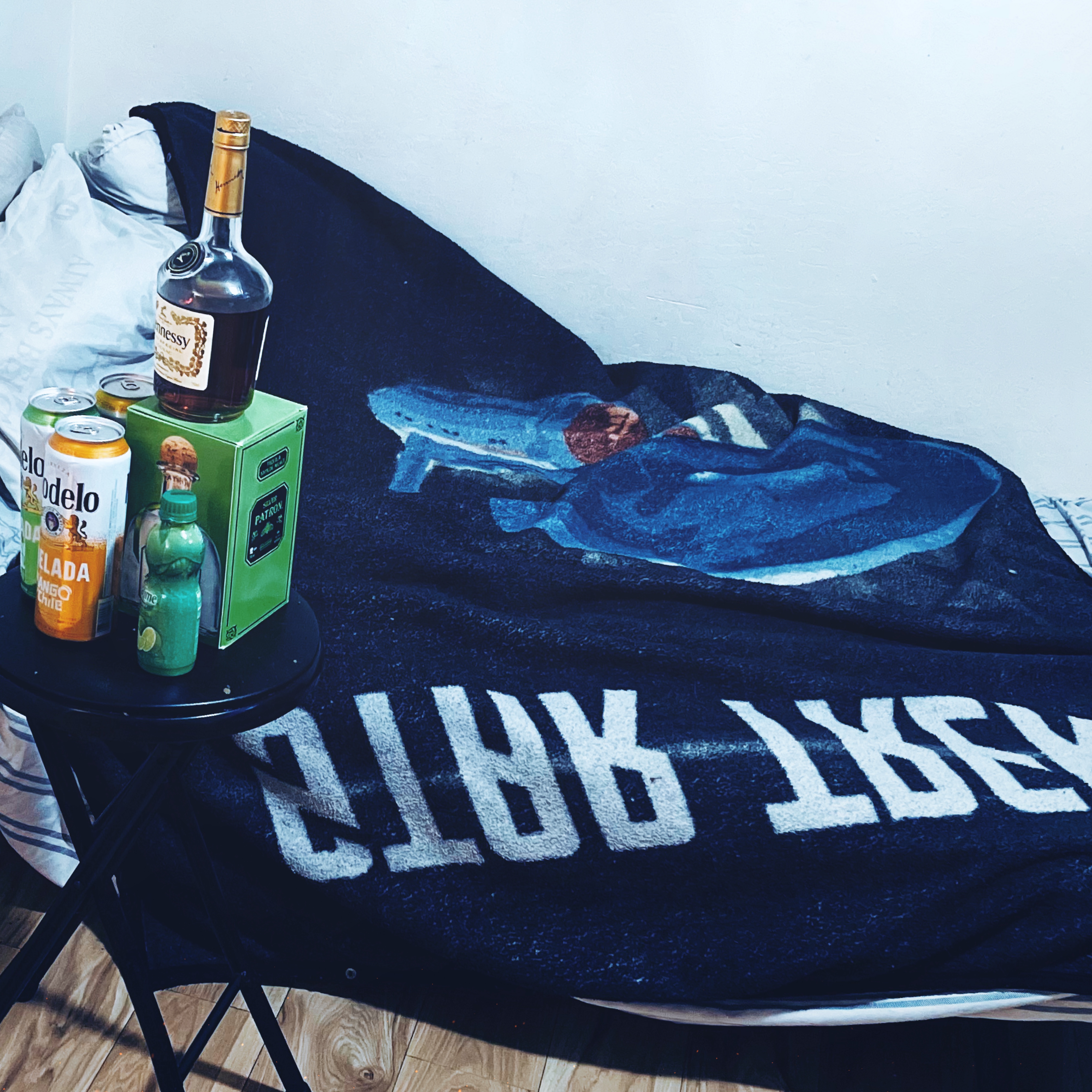 It's 5 O'clock Somewhere artwork