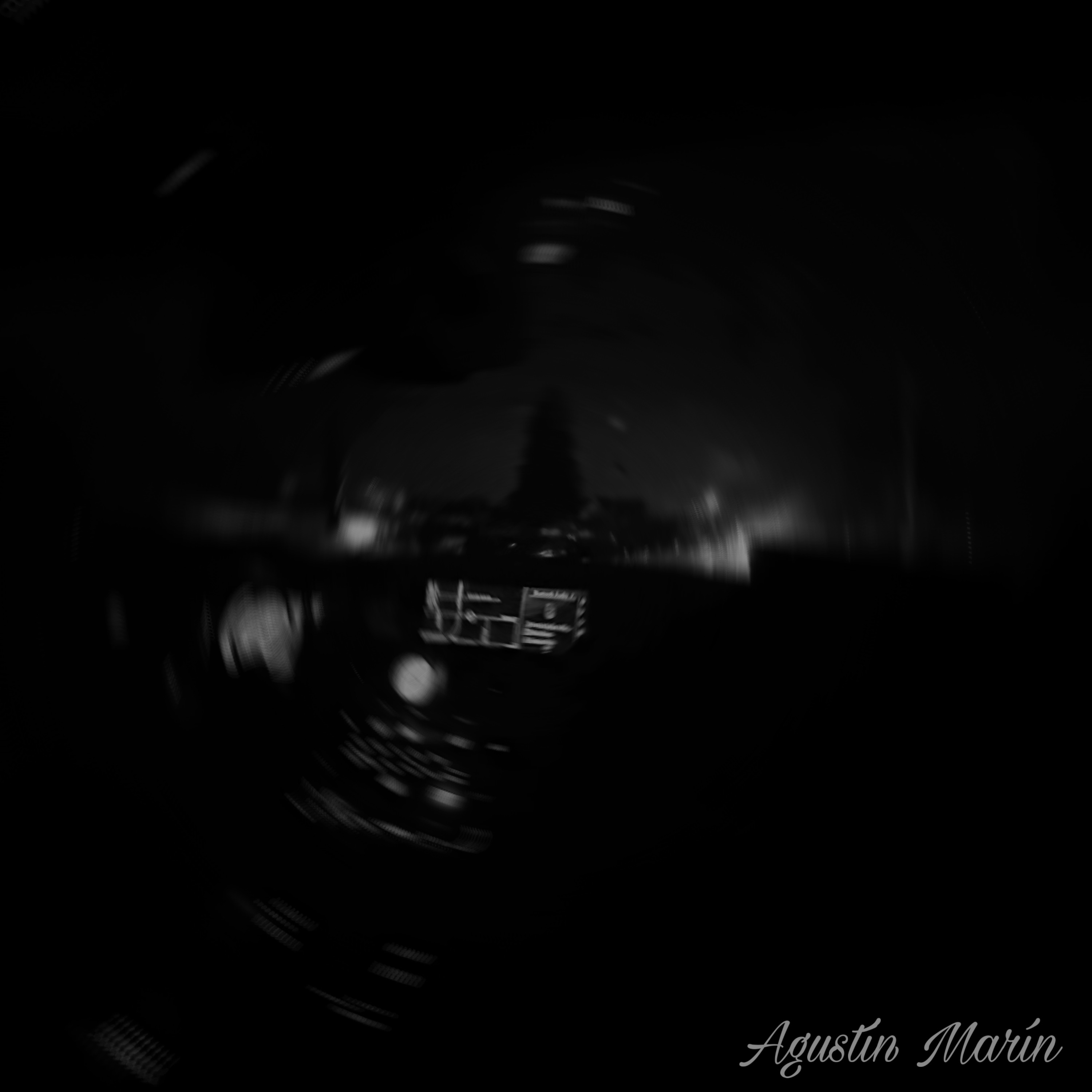 Solo Puedo Mirar artwork