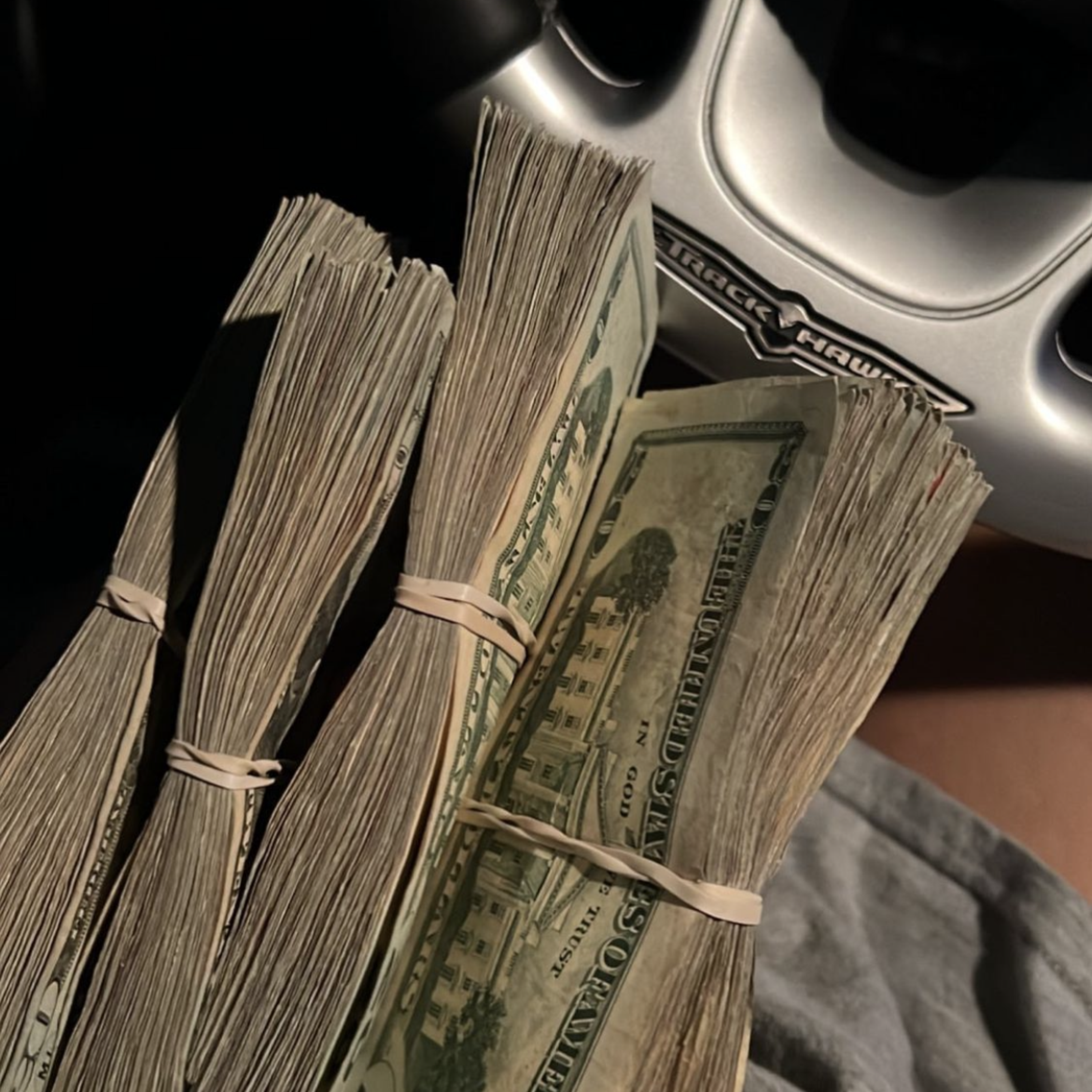 $$$ Onna Phone artwork