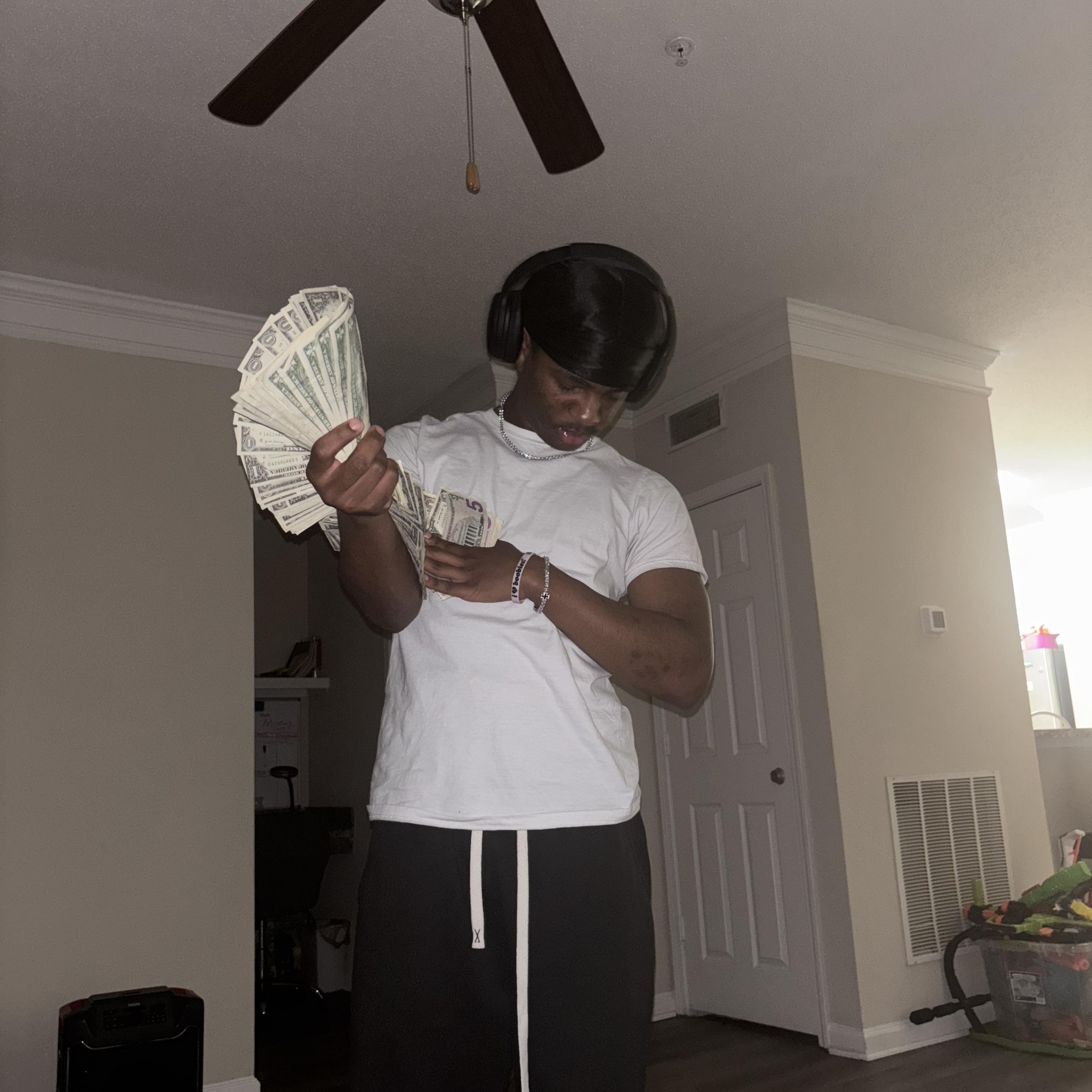 CELEBRATE WHOLE LOTTA CASH! artwork