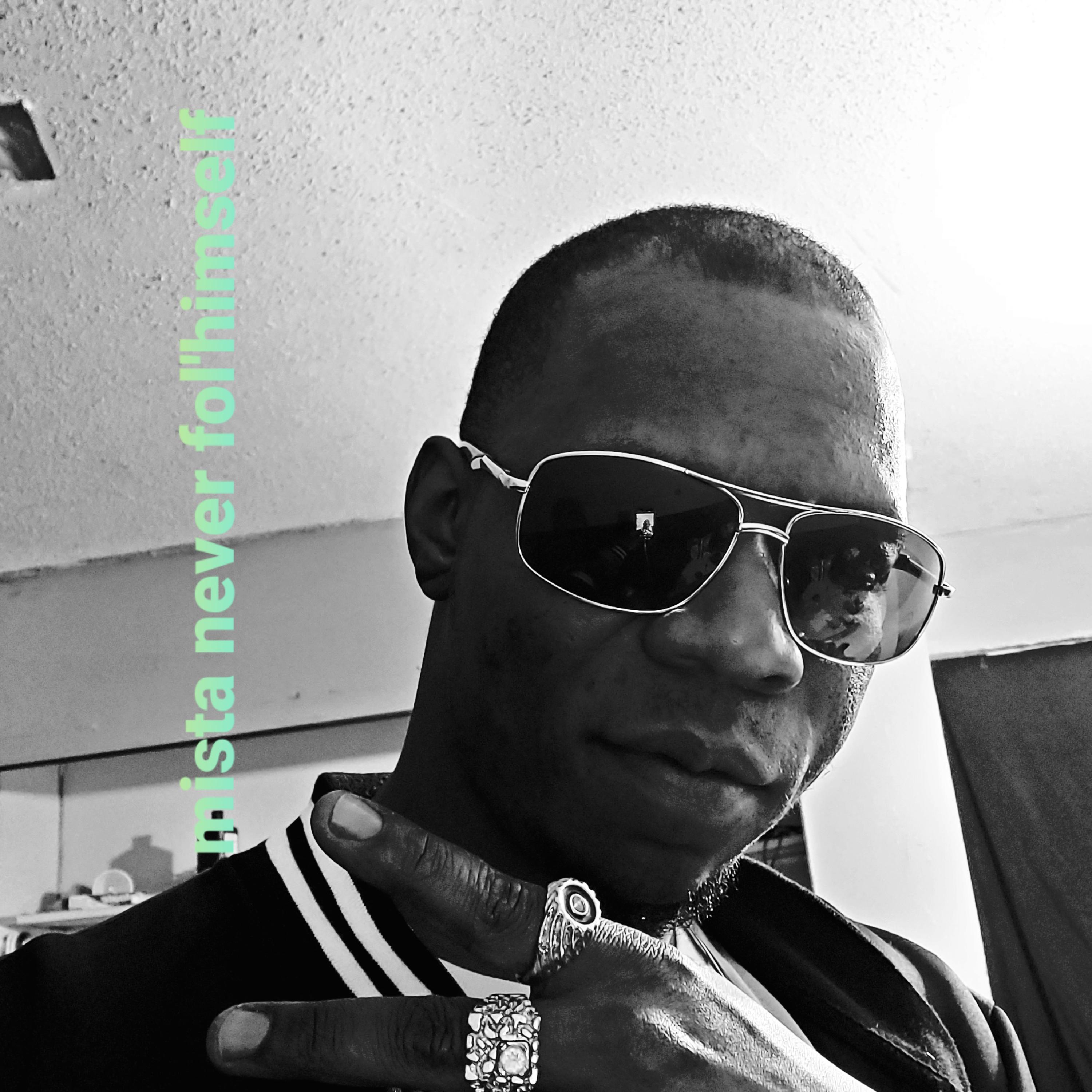 Round 4 Round artwork