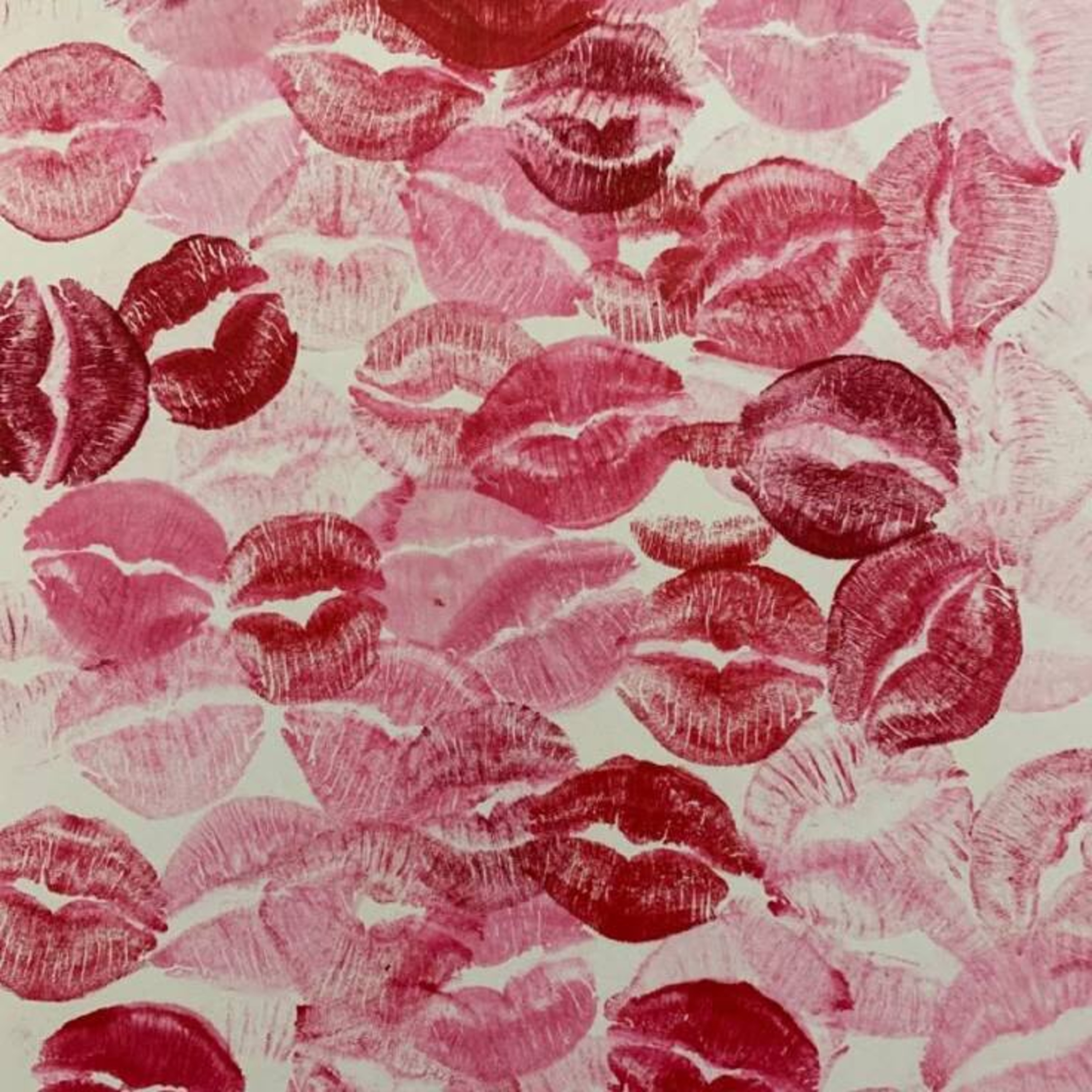 kisses live on artwork