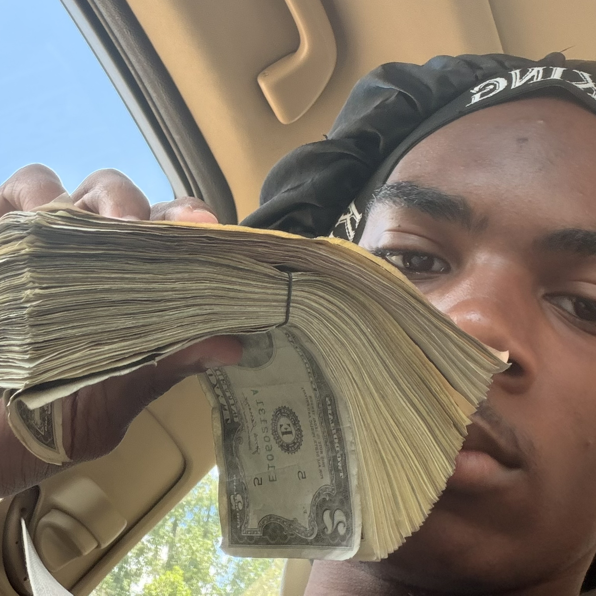 Yvnqg