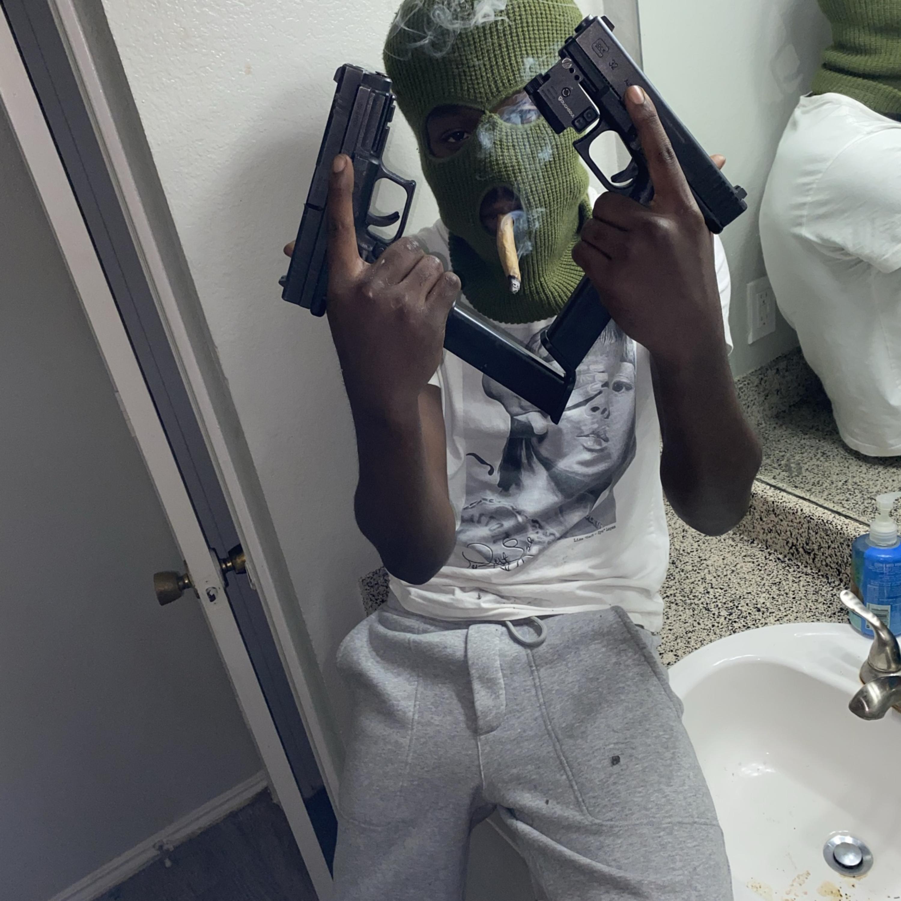 who is 2risky artwork