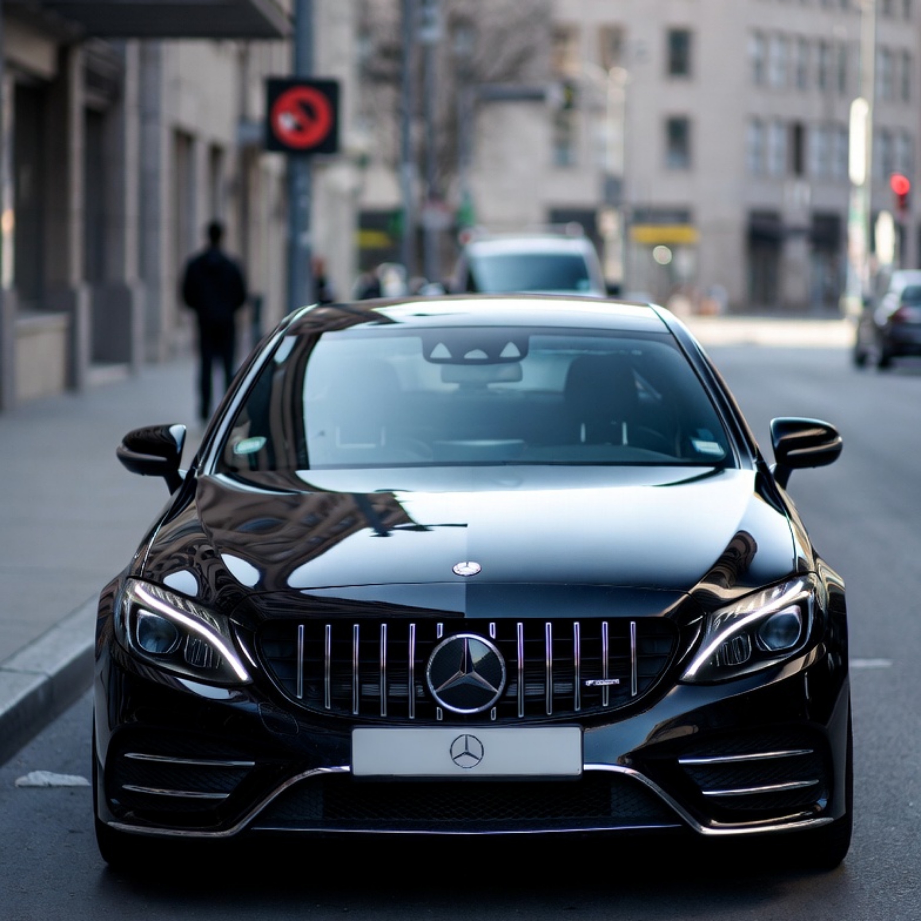 BENZ IN MATTSCHWARZ artwork