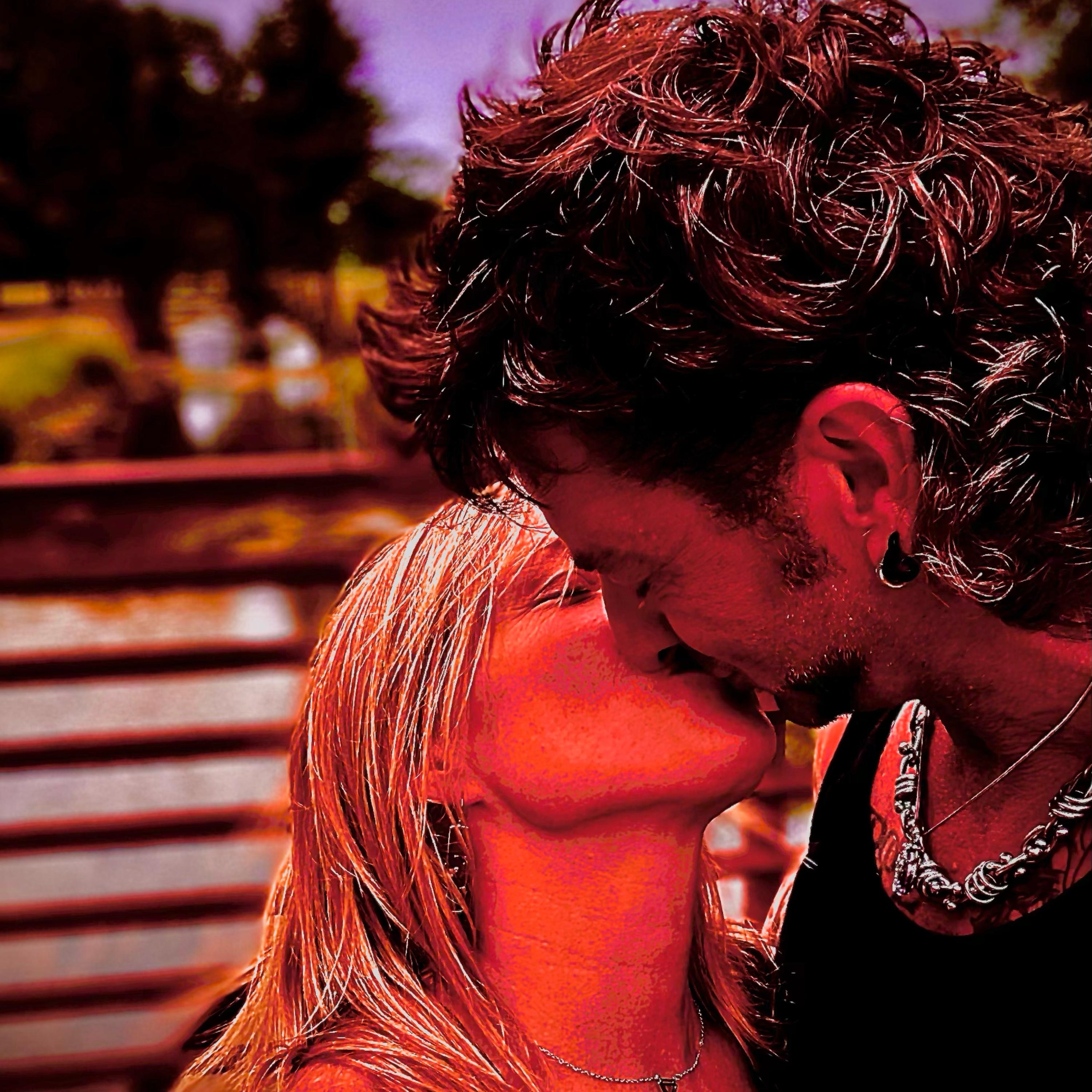 River kiss artwork