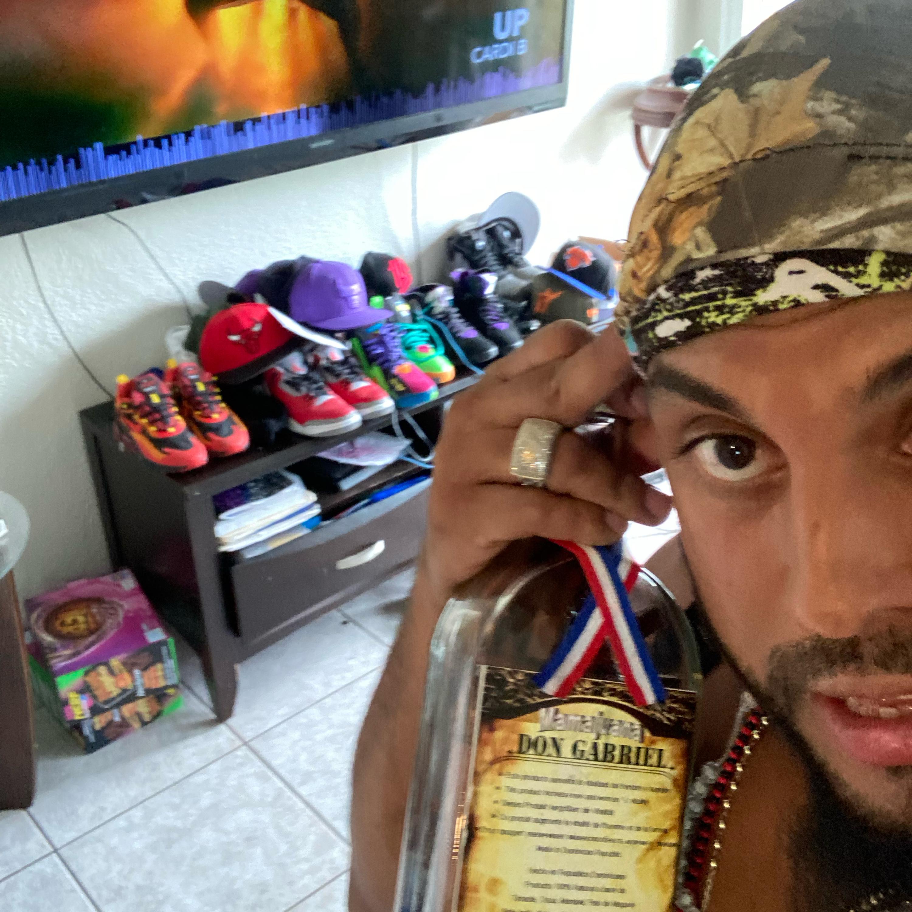 Mi$$iNG M€ artwork