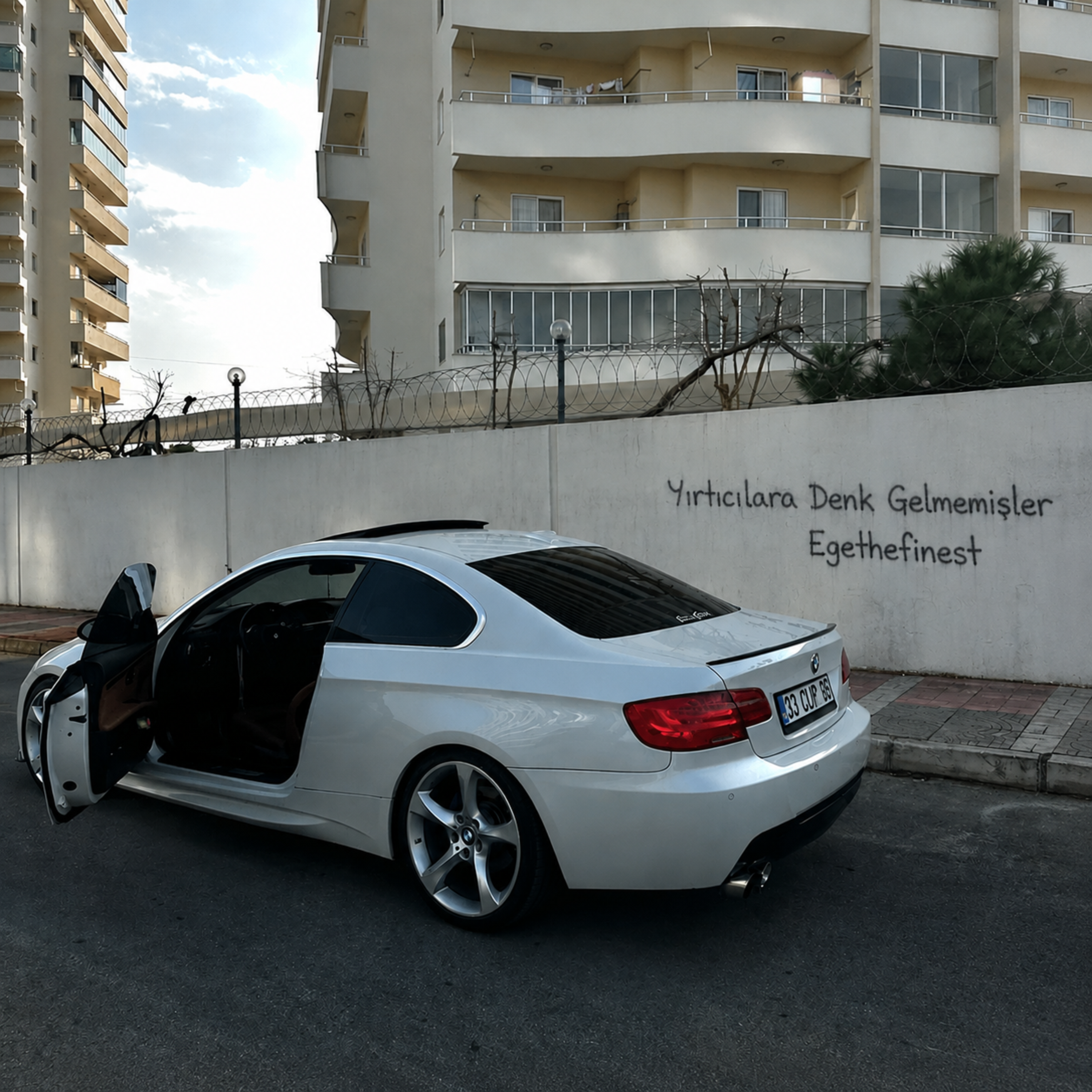 Lo Dilo Lo Dilo (Yırtıcılara Denk Gelmemişler) by Egethefinest cover art