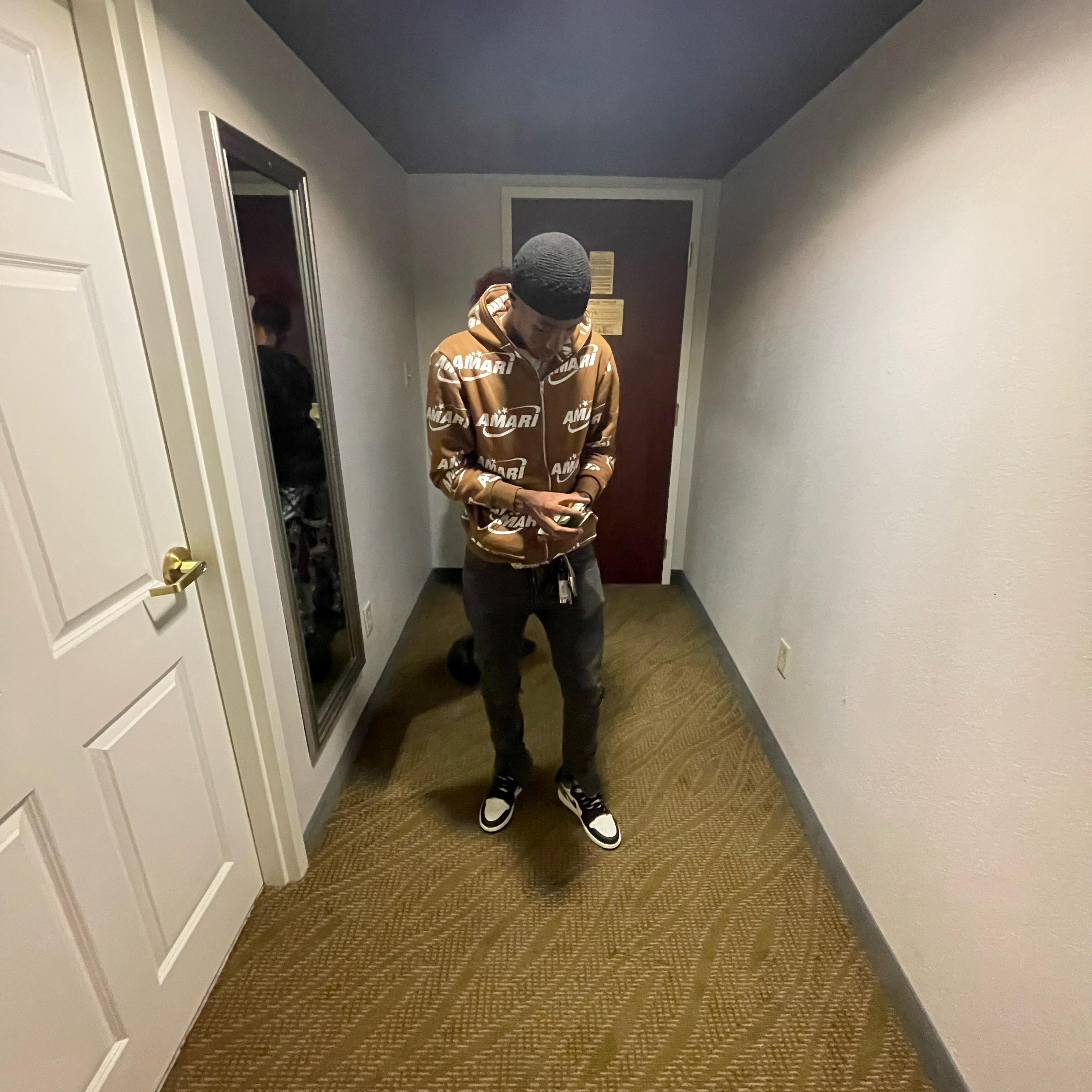 Shoutout Leash artwork