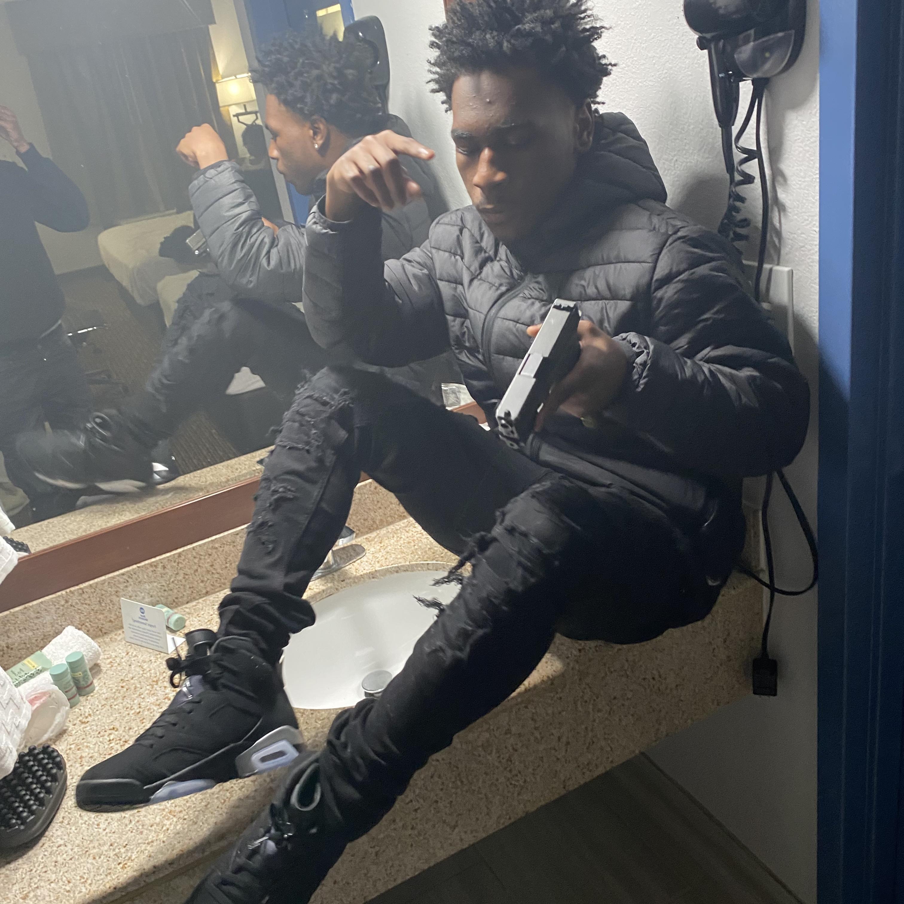 Dont Move artwork