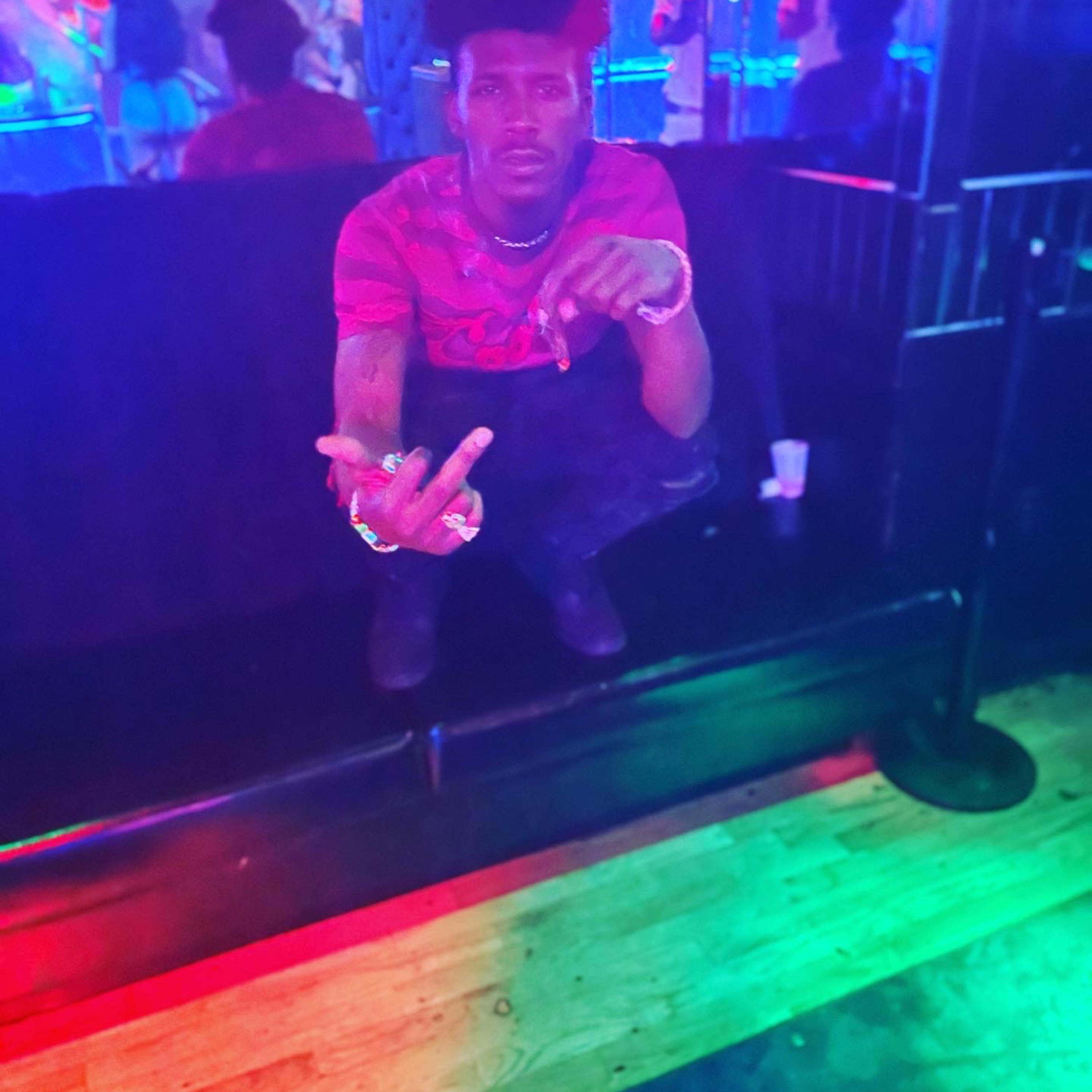 1HUNNIT artwork