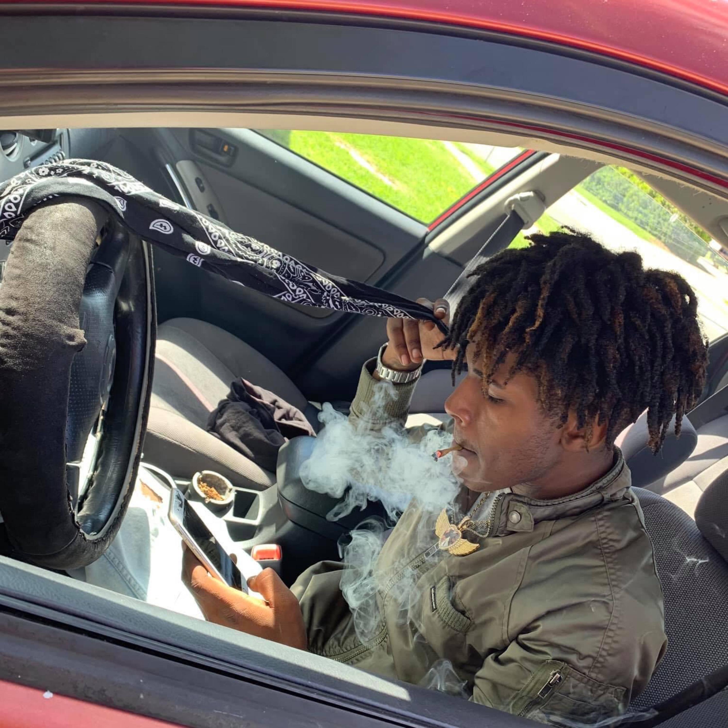 Huncho Living by MGM Tez cover art
