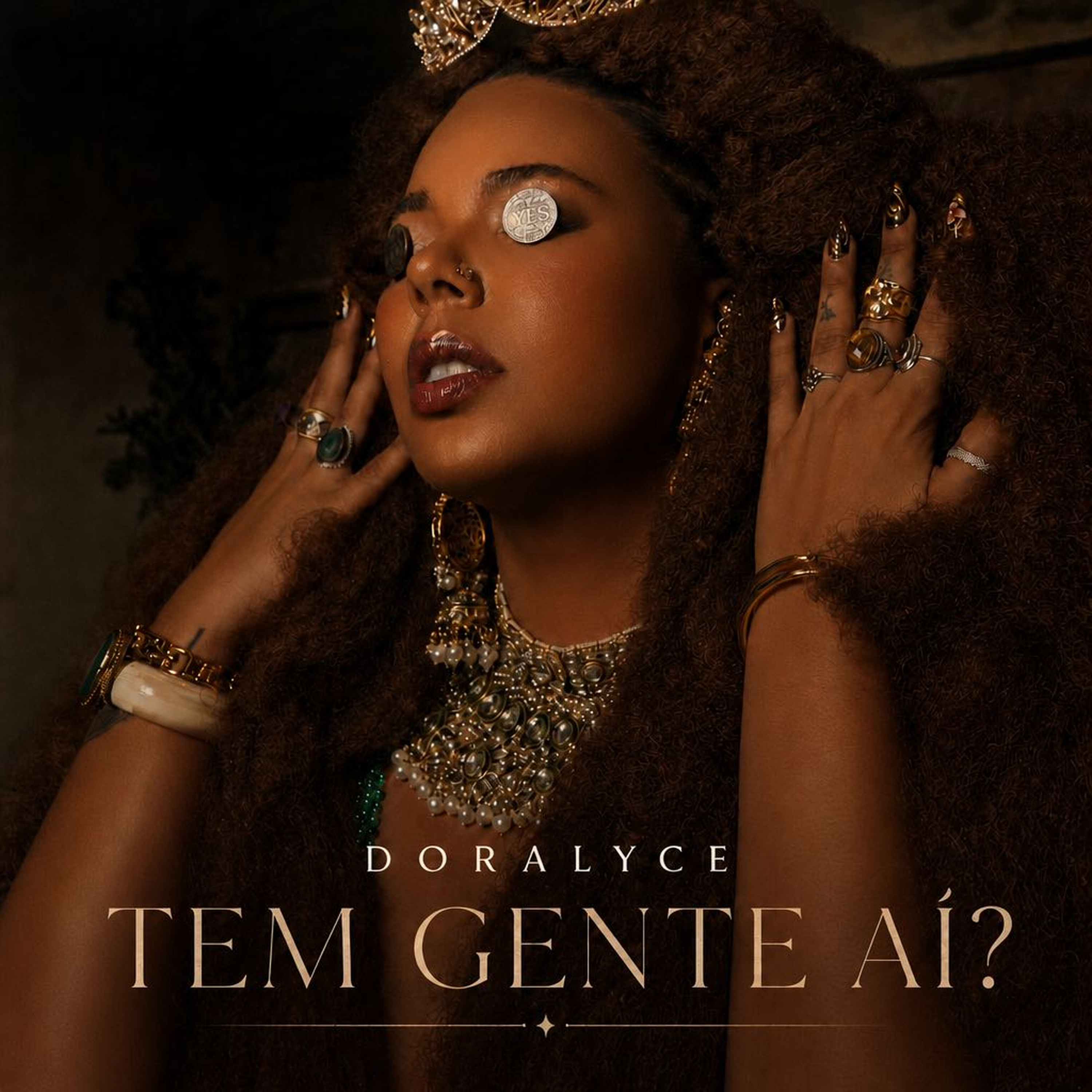Tem gente aí? by Doralyce