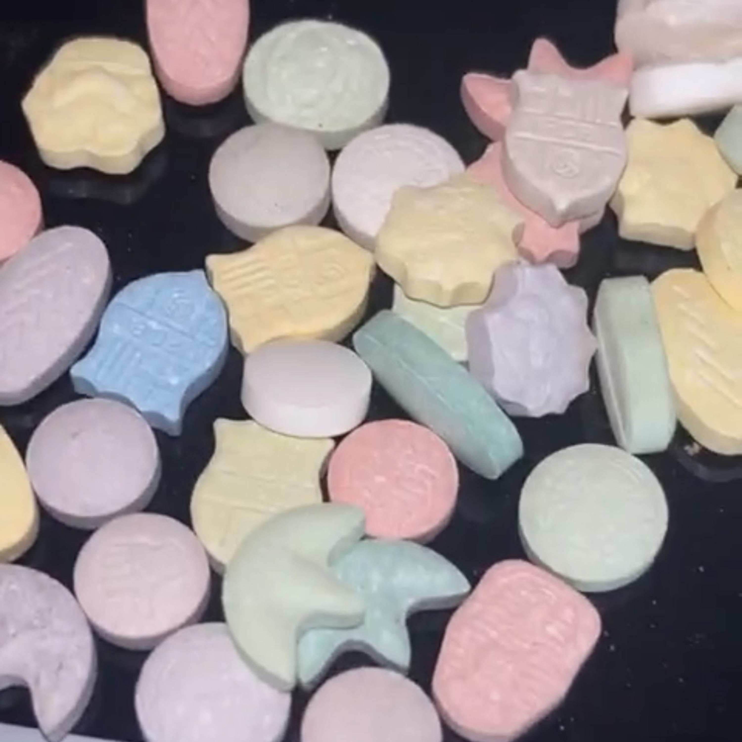 L¡keAhJunk¡e artwork