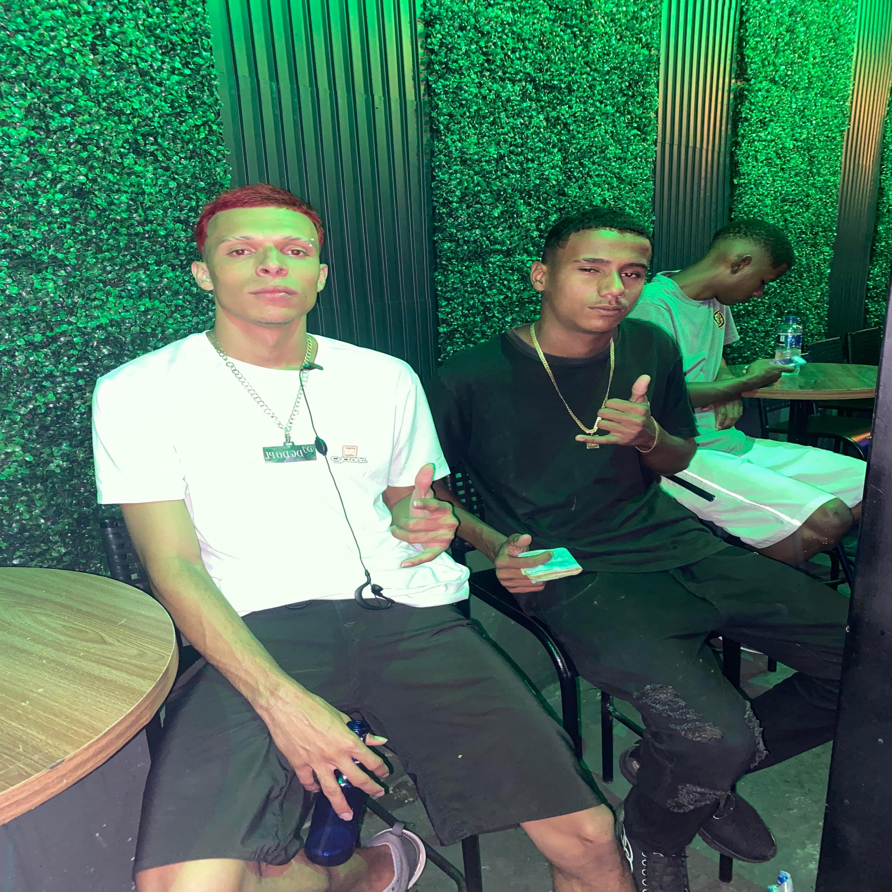 SEMPRE Q CAIR ELA MANTEVE A FE artwork