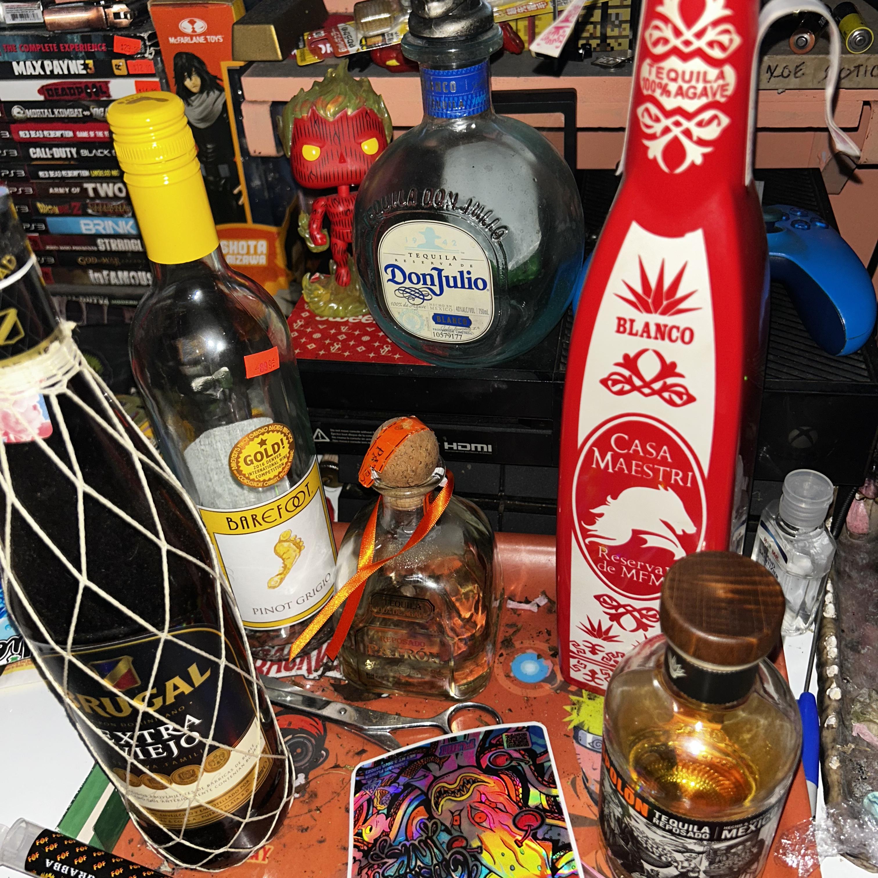 Btchz N Bottlez by Sųkunä cover art