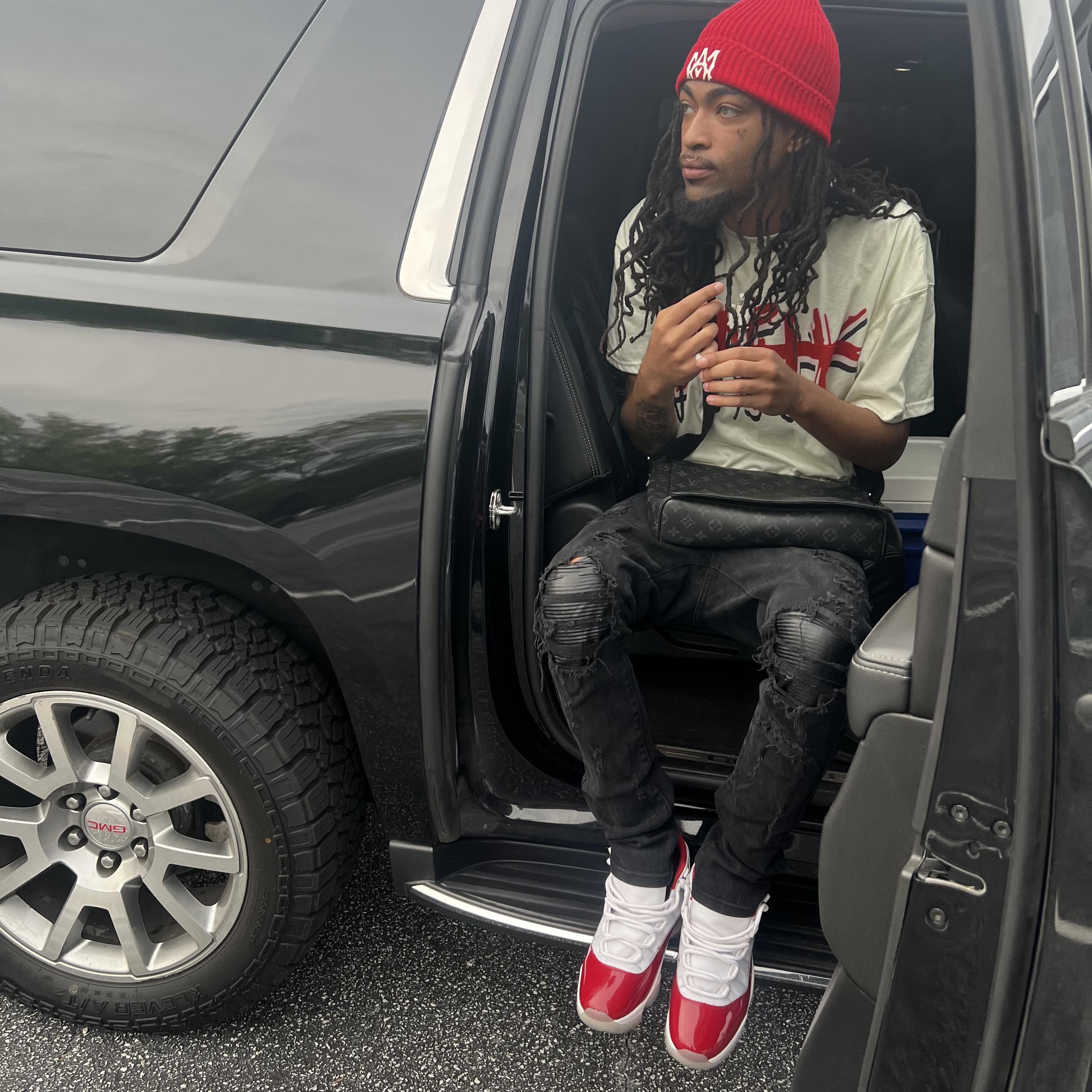 Skinnyasshit artwork