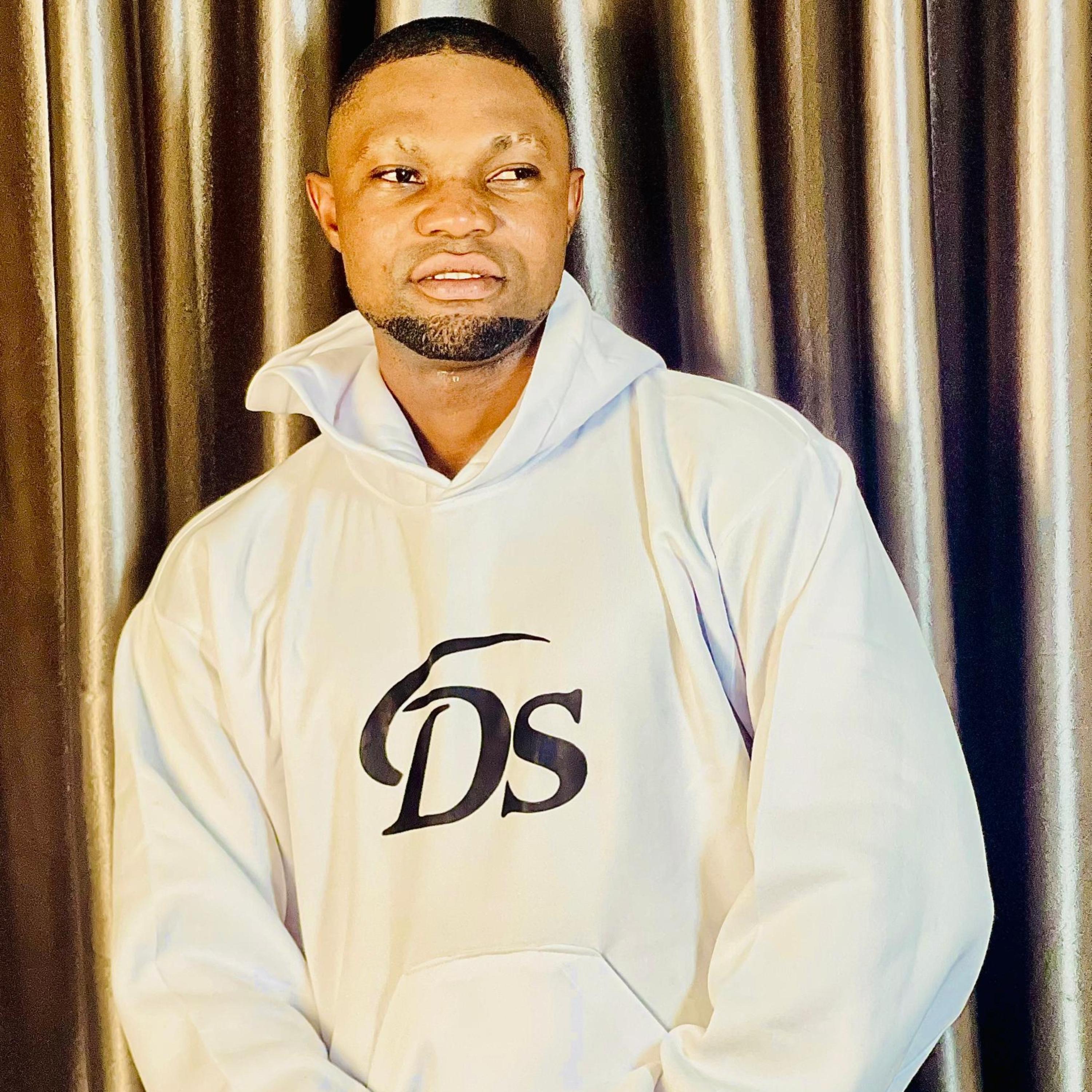 de sinner wears artwork