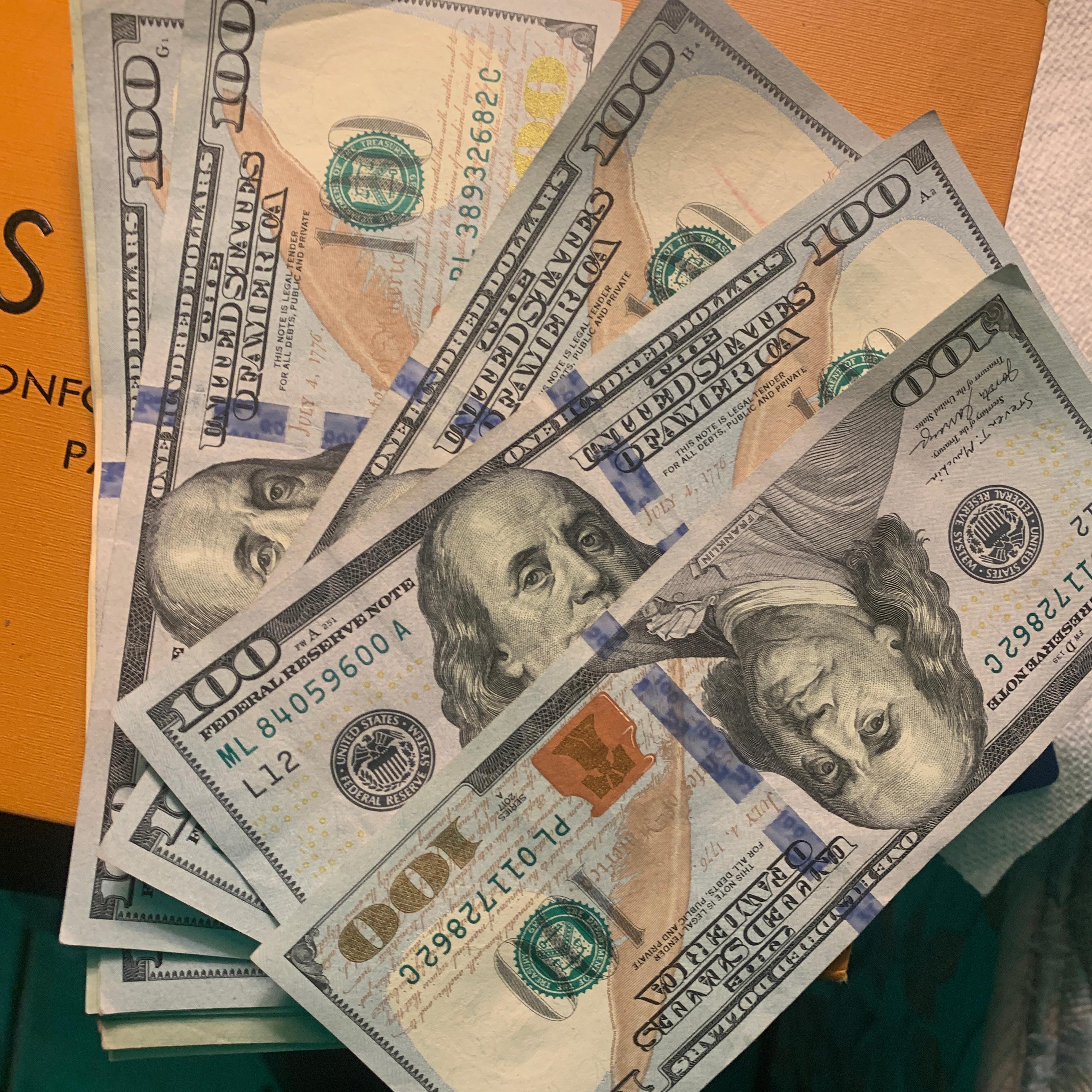 RUN A BANKROLL UP artwork
