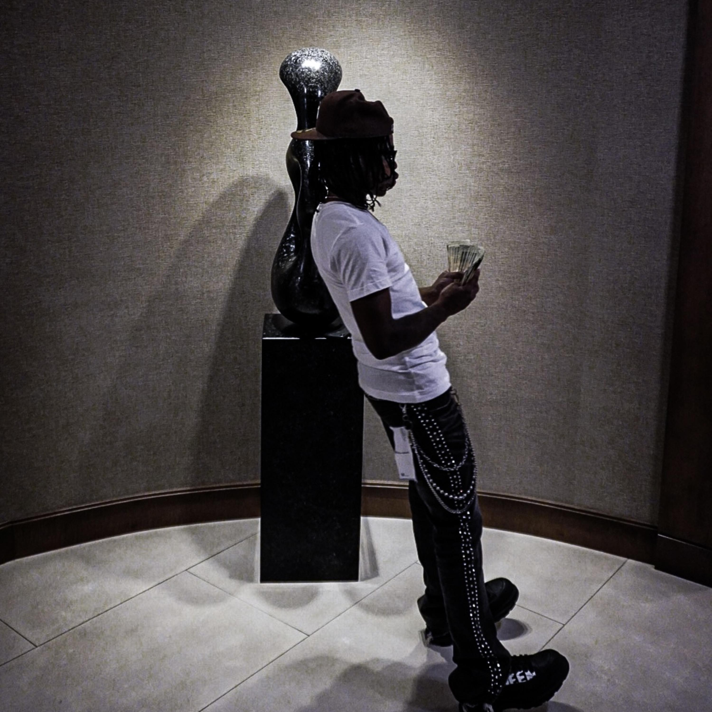 Still onna Runn artwork