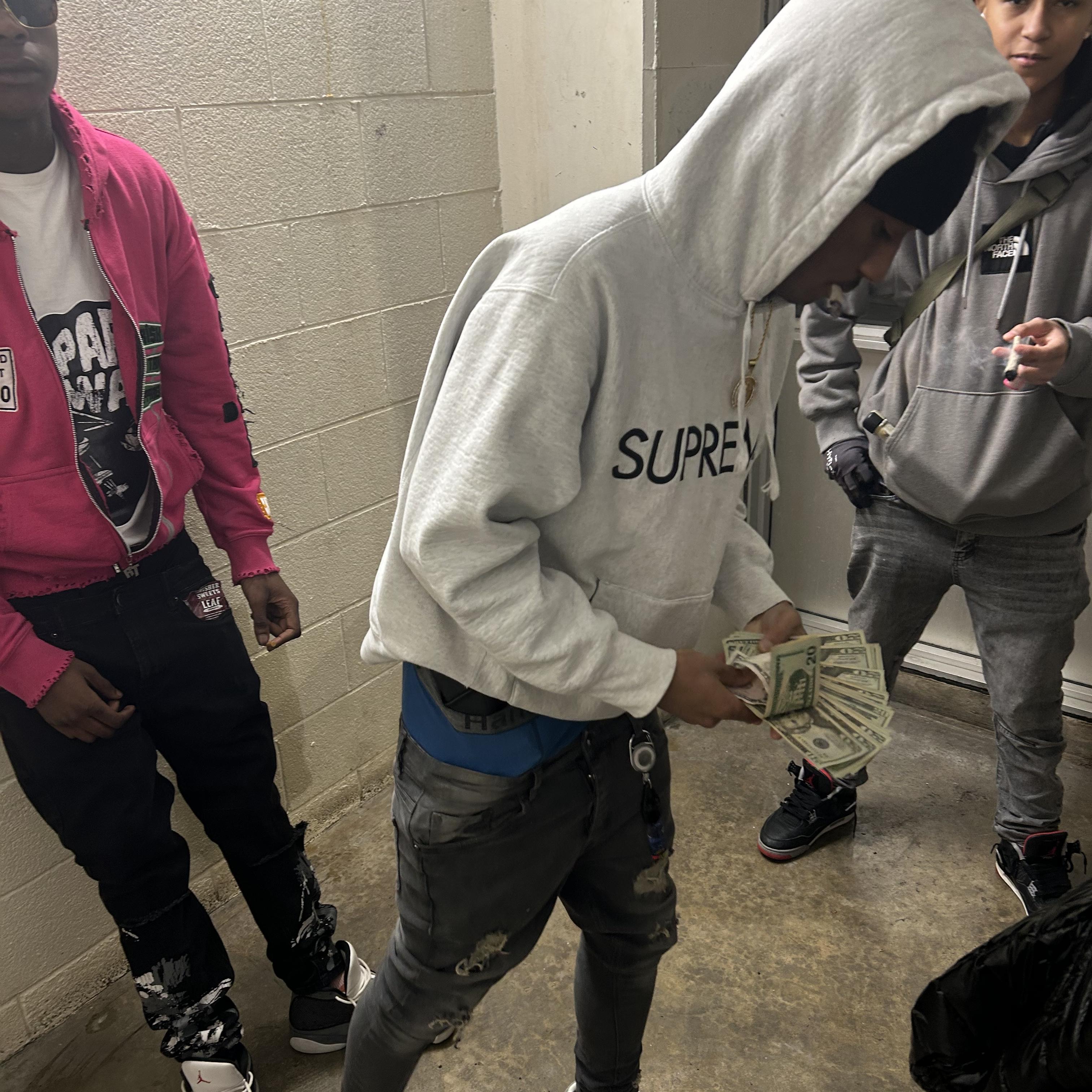 2 Throwed artwork