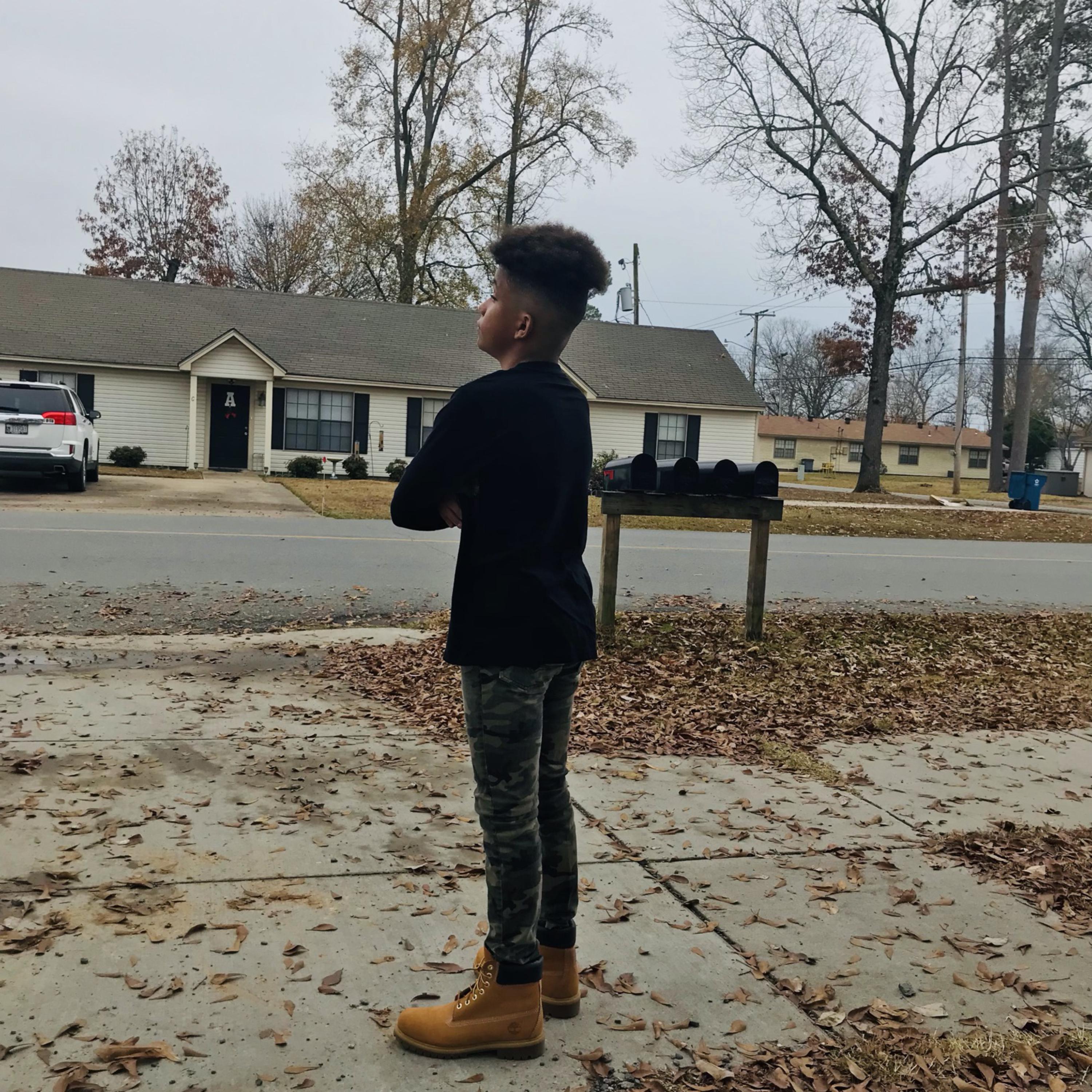 do tell (hotel) artwork